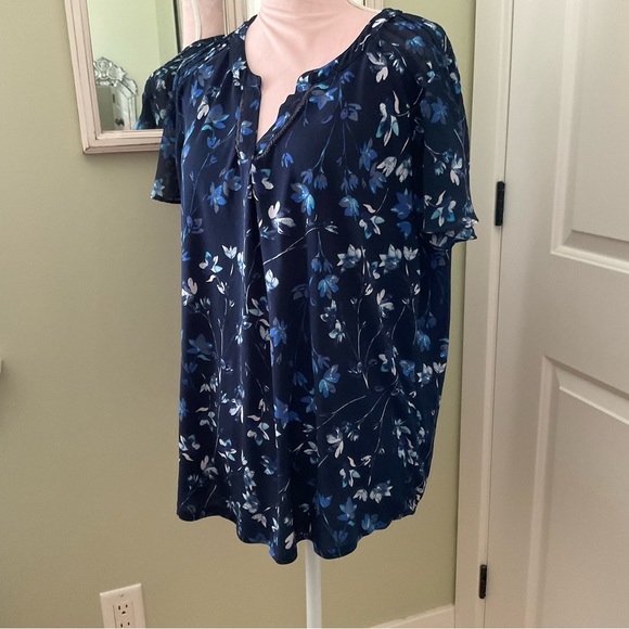 ROZ & ALI, Floral Navy Blue blouse, SIZE: L - Picture 2 of 12